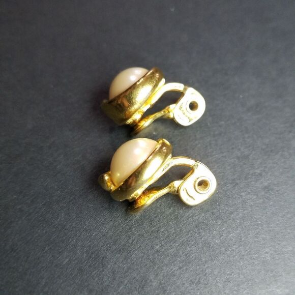Vintage Signed Monet Faux Pearl Gold-tone Clip On Earrings - Picture 4 of 6